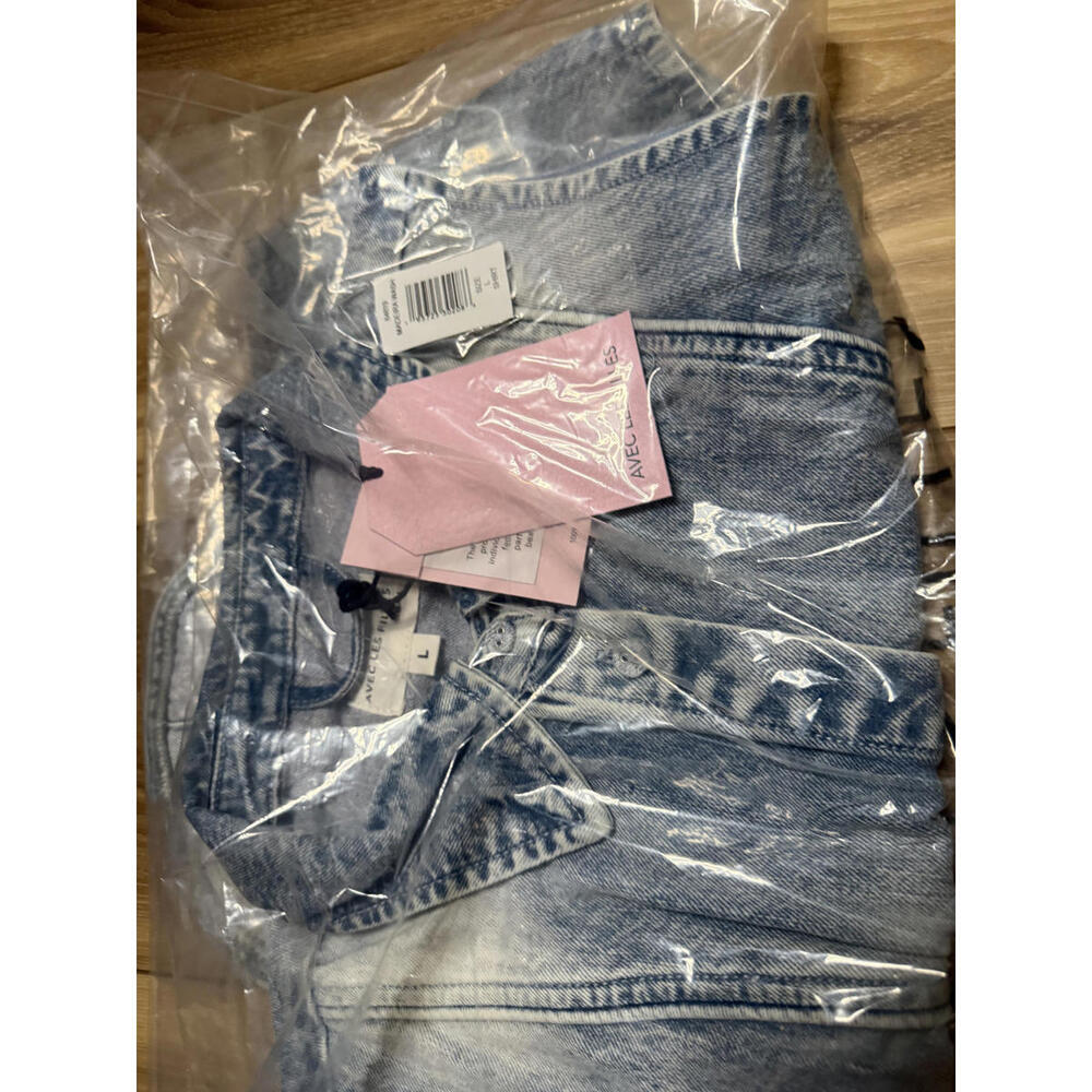 NWT! Avec Les Filles Sleeveless Tuxedo Crop Denim Shirt Size Large - Picture 2 of 6